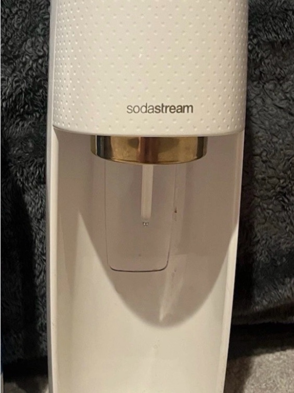 SodaStream Fizzi SPT-001 Sparkling Water Machine And Bottle